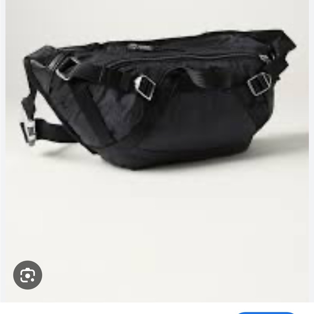 Woman’s Black Athleta Fanny pack, hip bag or sling bag - almost new